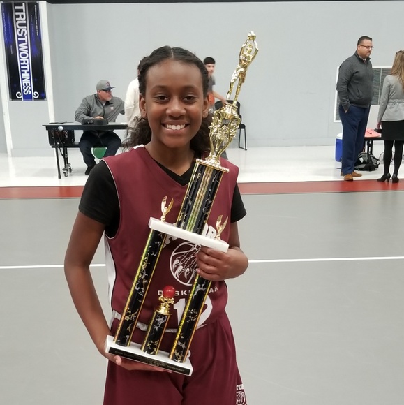 💜 Meet your Poshers, Mo and Lai 💛 - Picture 3 of 3